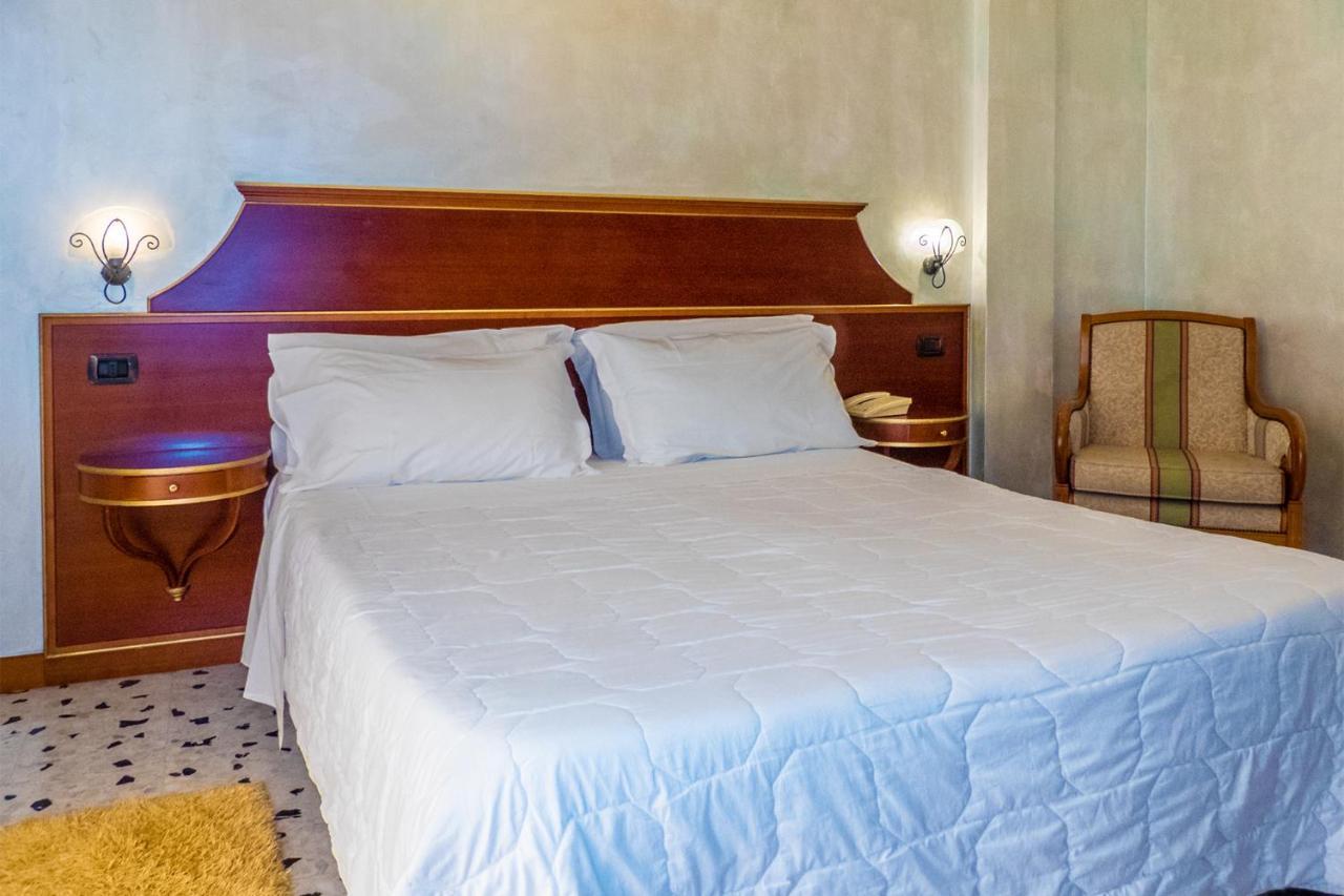 Hotel Astoria Фермо Екстер'єр фото