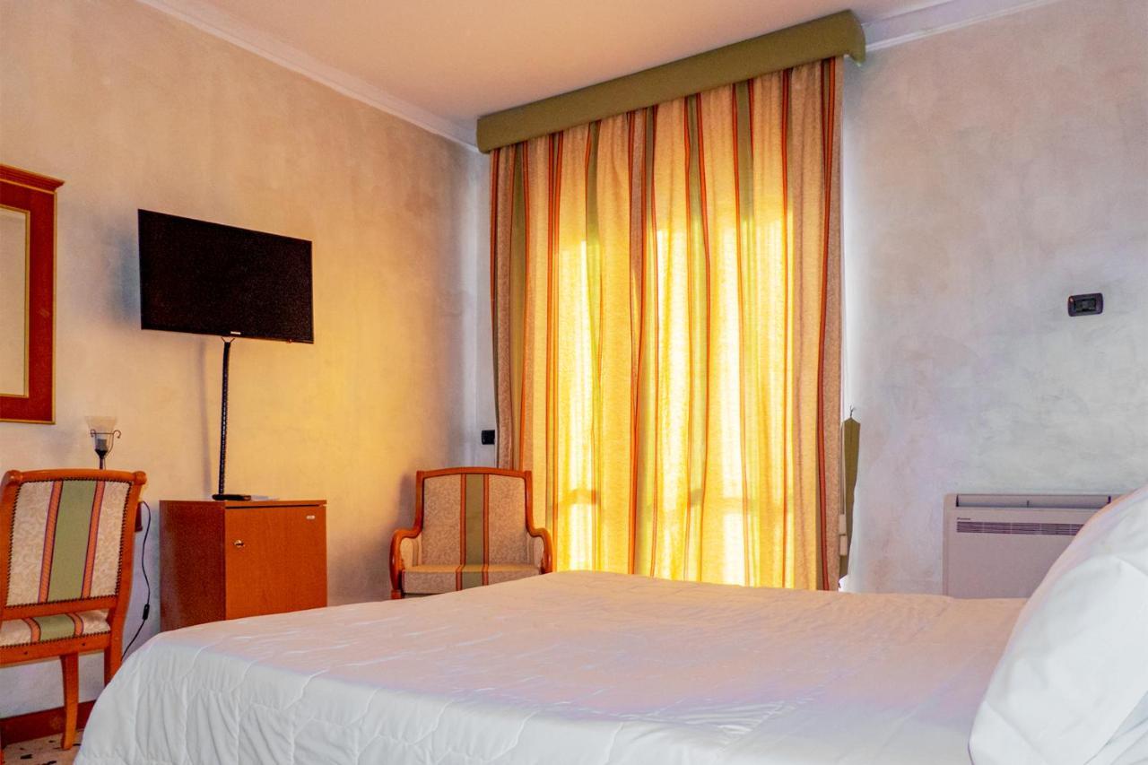 Hotel Astoria Фермо Екстер'єр фото