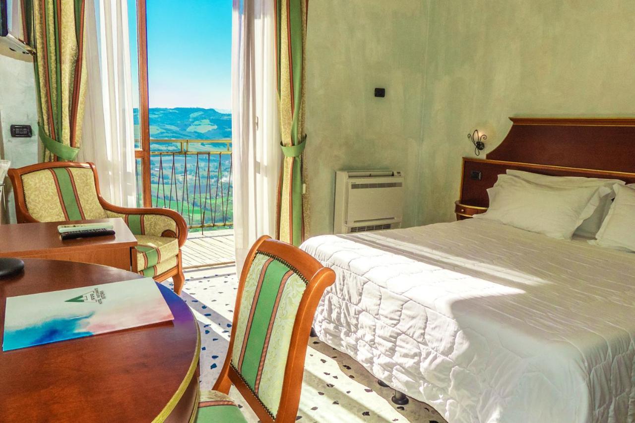 Hotel Astoria Фермо Екстер'єр фото