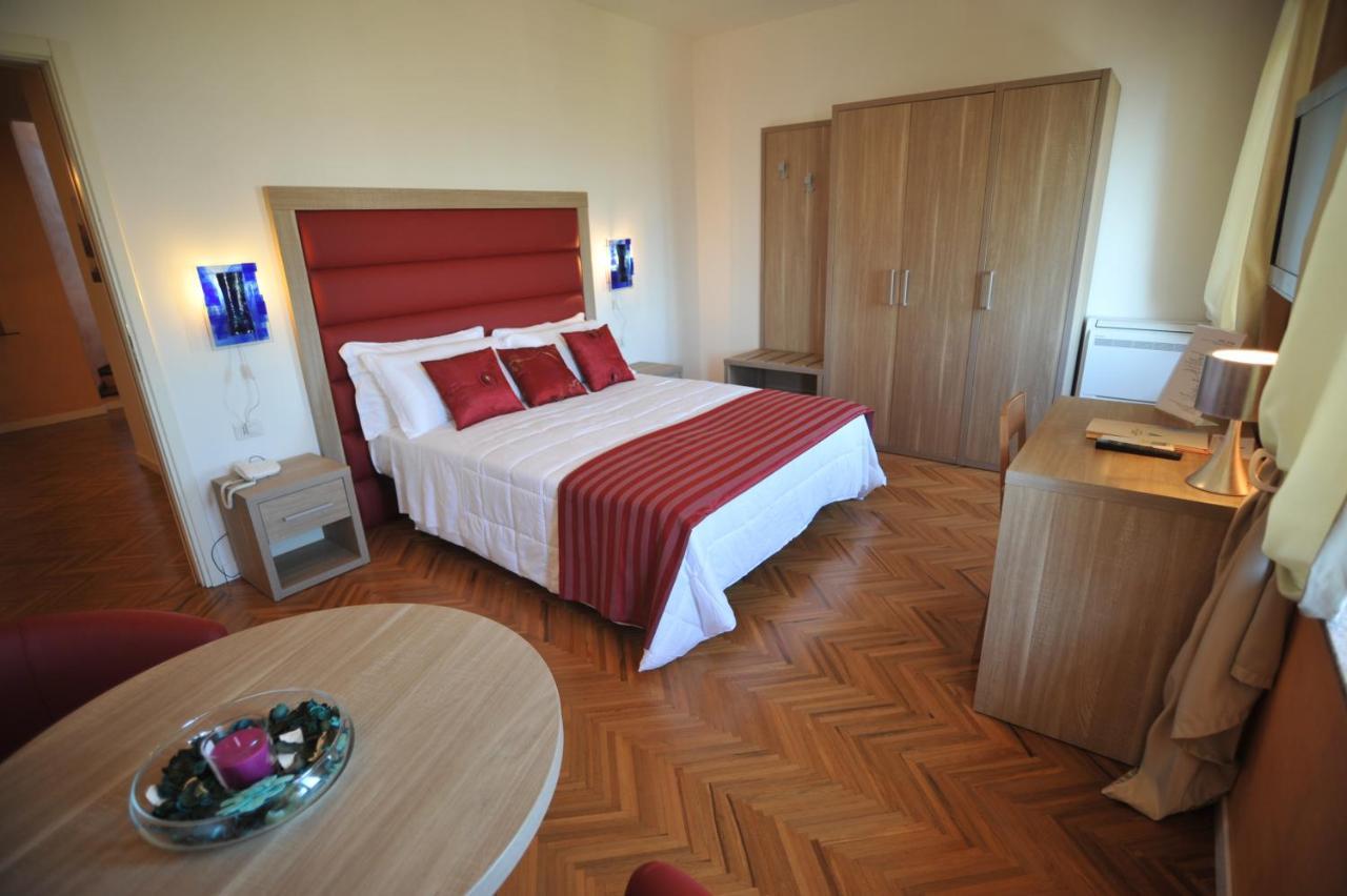 Hotel Astoria Фермо Екстер'єр фото