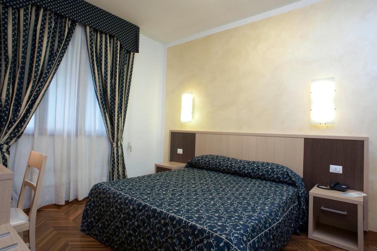Hotel Astoria Фермо Екстер'єр фото