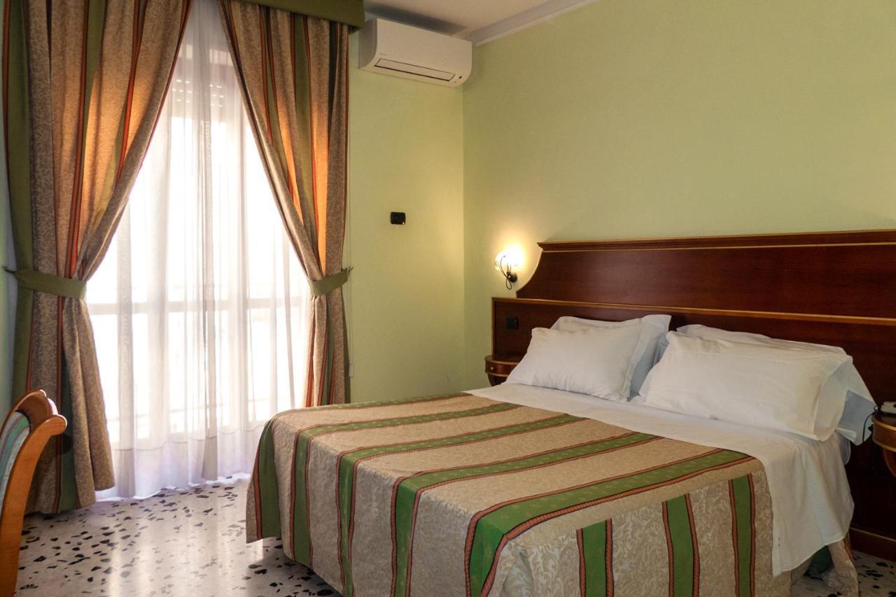 Hotel Astoria Фермо Екстер'єр фото