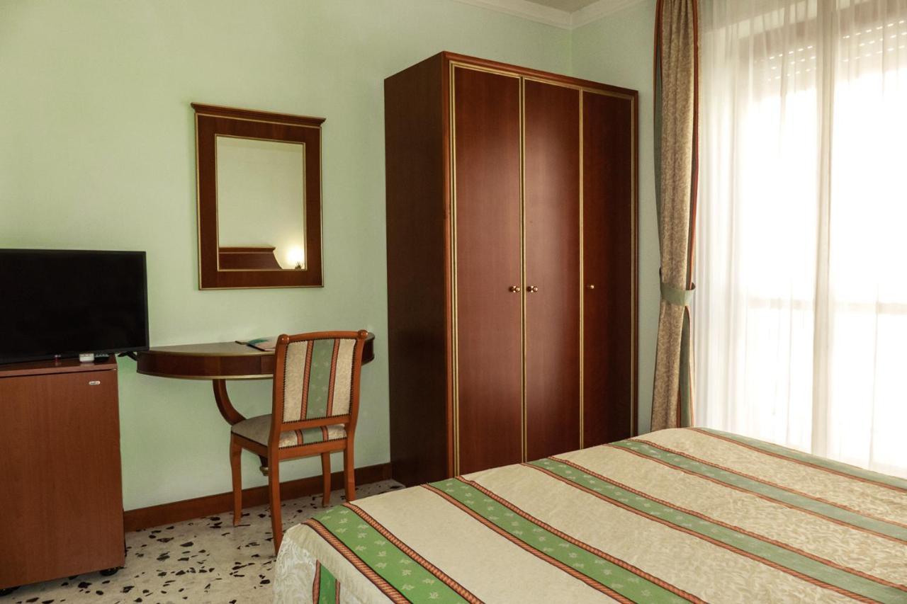 Hotel Astoria Фермо Екстер'єр фото
