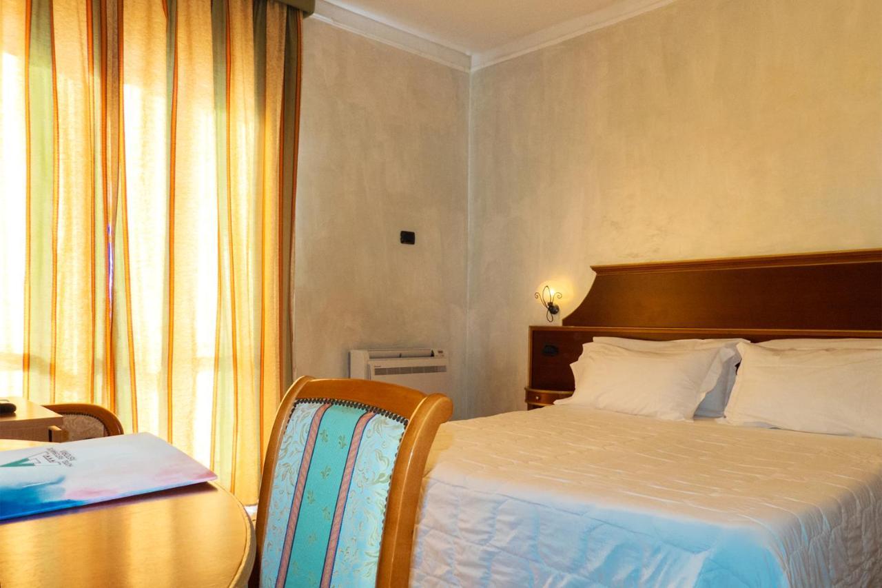 Hotel Astoria Фермо Екстер'єр фото