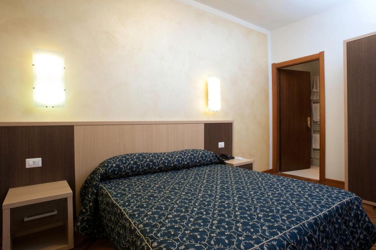 Hotel Astoria Фермо Екстер'єр фото