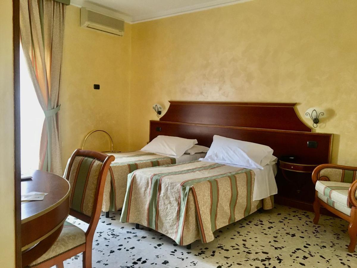 Hotel Astoria Фермо Екстер'єр фото