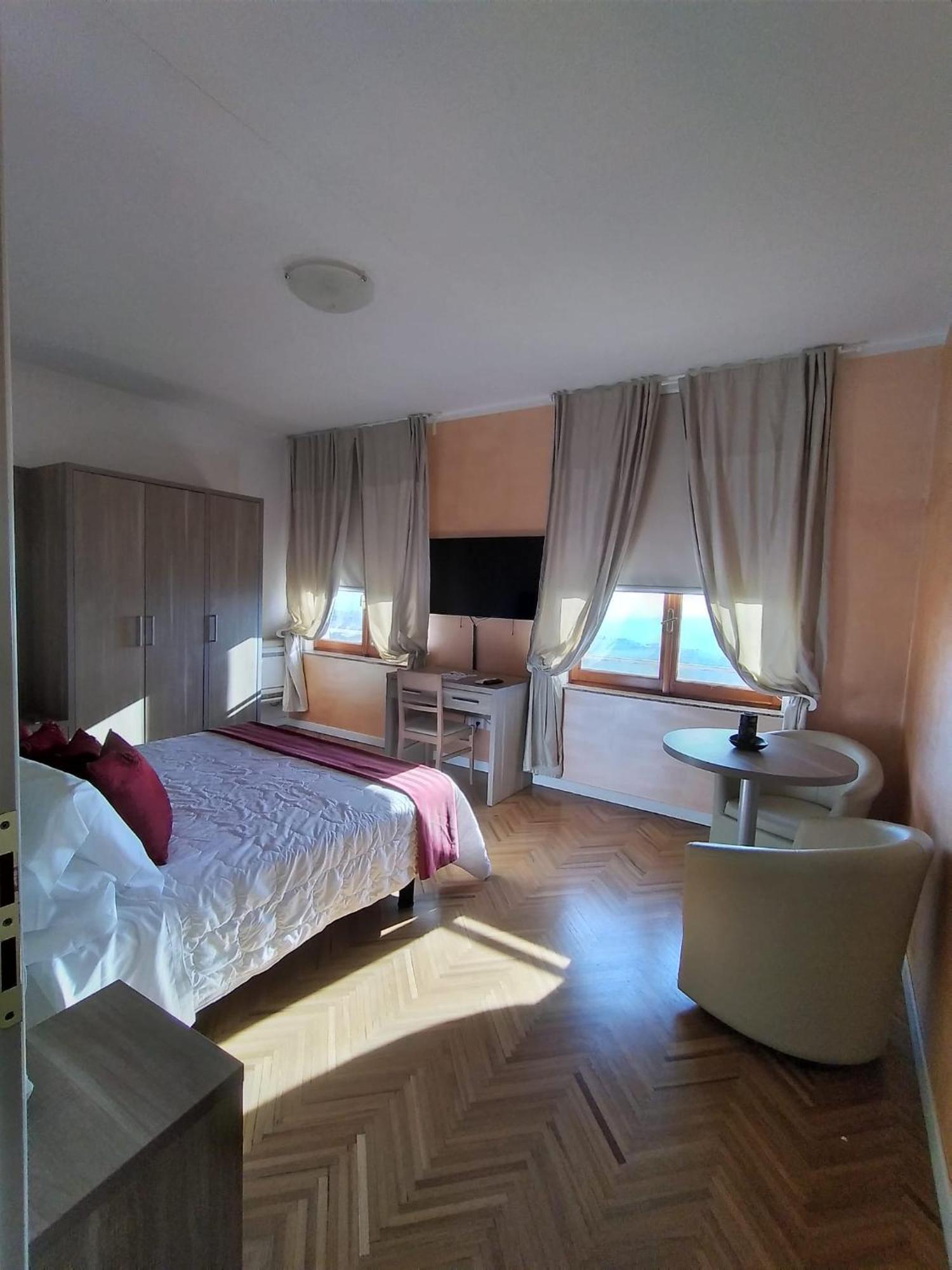 Hotel Astoria Фермо Екстер'єр фото